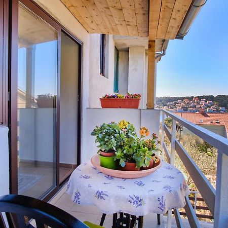 מאלי לוסיניי Apartments Mirella מראה חיצוני תמונה