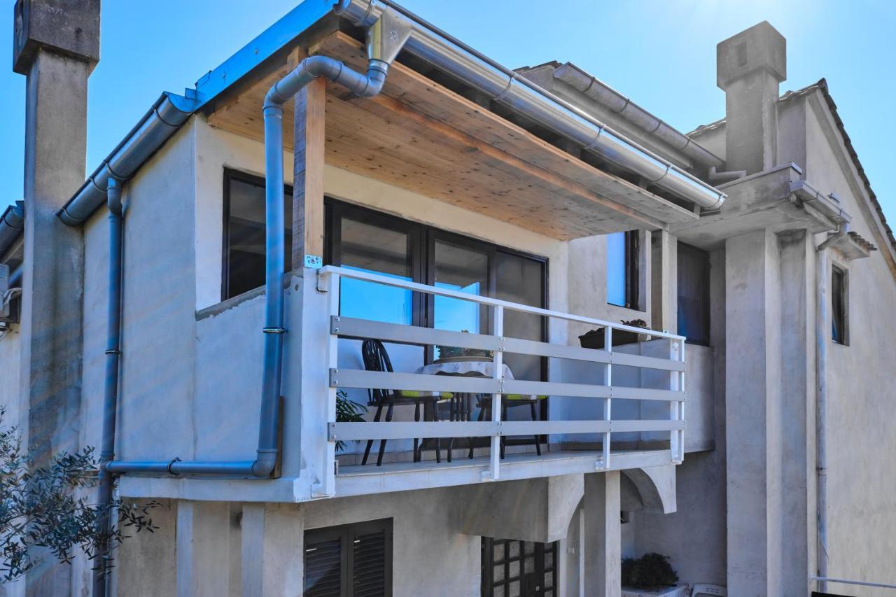 מאלי לוסיניי Apartments Mirella מראה חיצוני תמונה