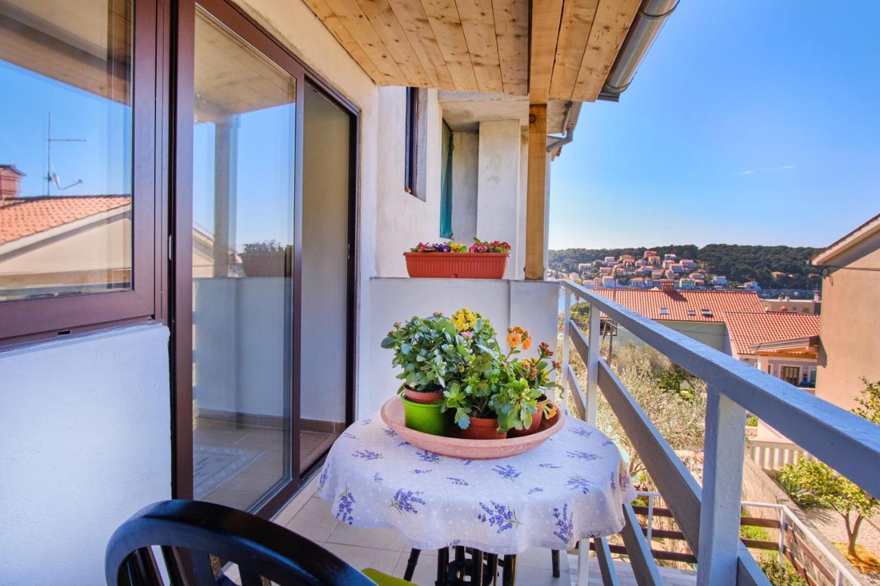 מאלי לוסיניי Apartments Mirella מראה חיצוני תמונה