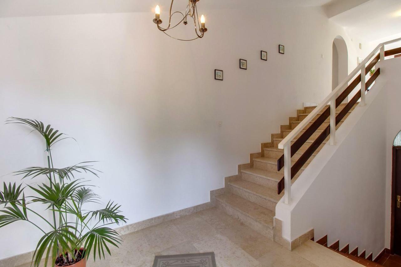מאלי לוסיניי Apartments Mirella מראה חיצוני תמונה