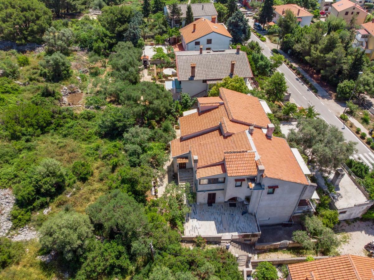 מאלי לוסיניי Apartments Mirella מראה חיצוני תמונה