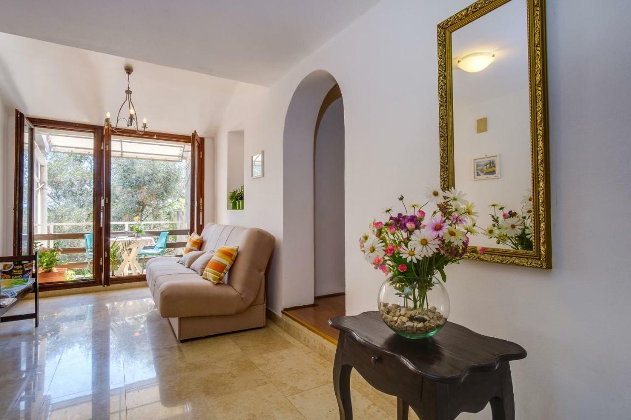 מאלי לוסיניי Apartments Mirella מראה חיצוני תמונה