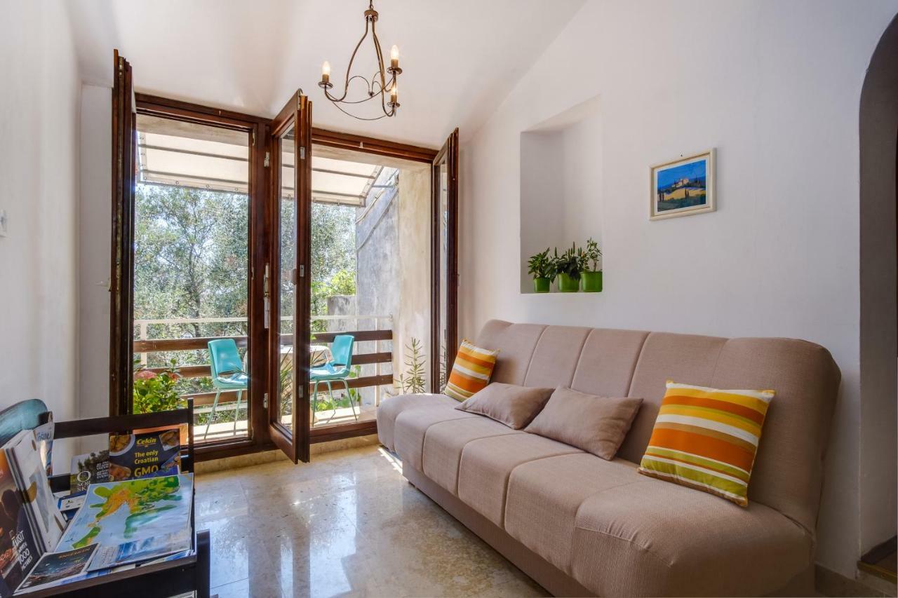מאלי לוסיניי Apartments Mirella מראה חיצוני תמונה