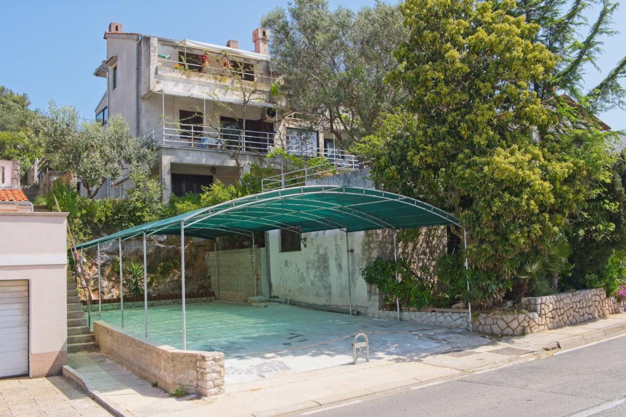 מאלי לוסיניי Apartments Mirella מראה חיצוני תמונה